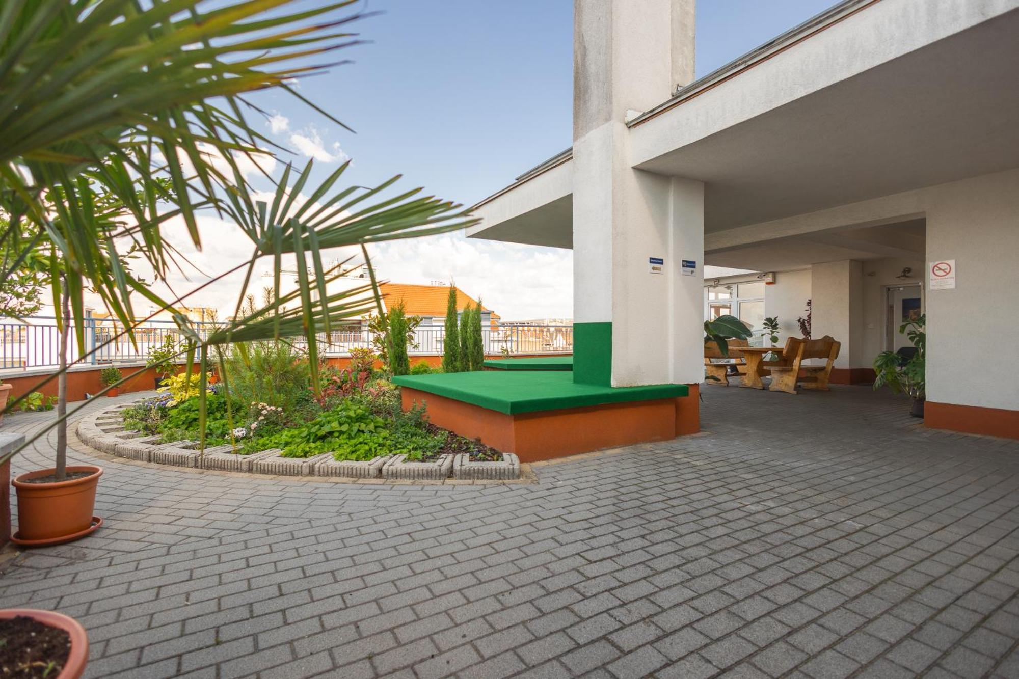 Rooftop City Residence With Deep Garage Budapest Exterior foto