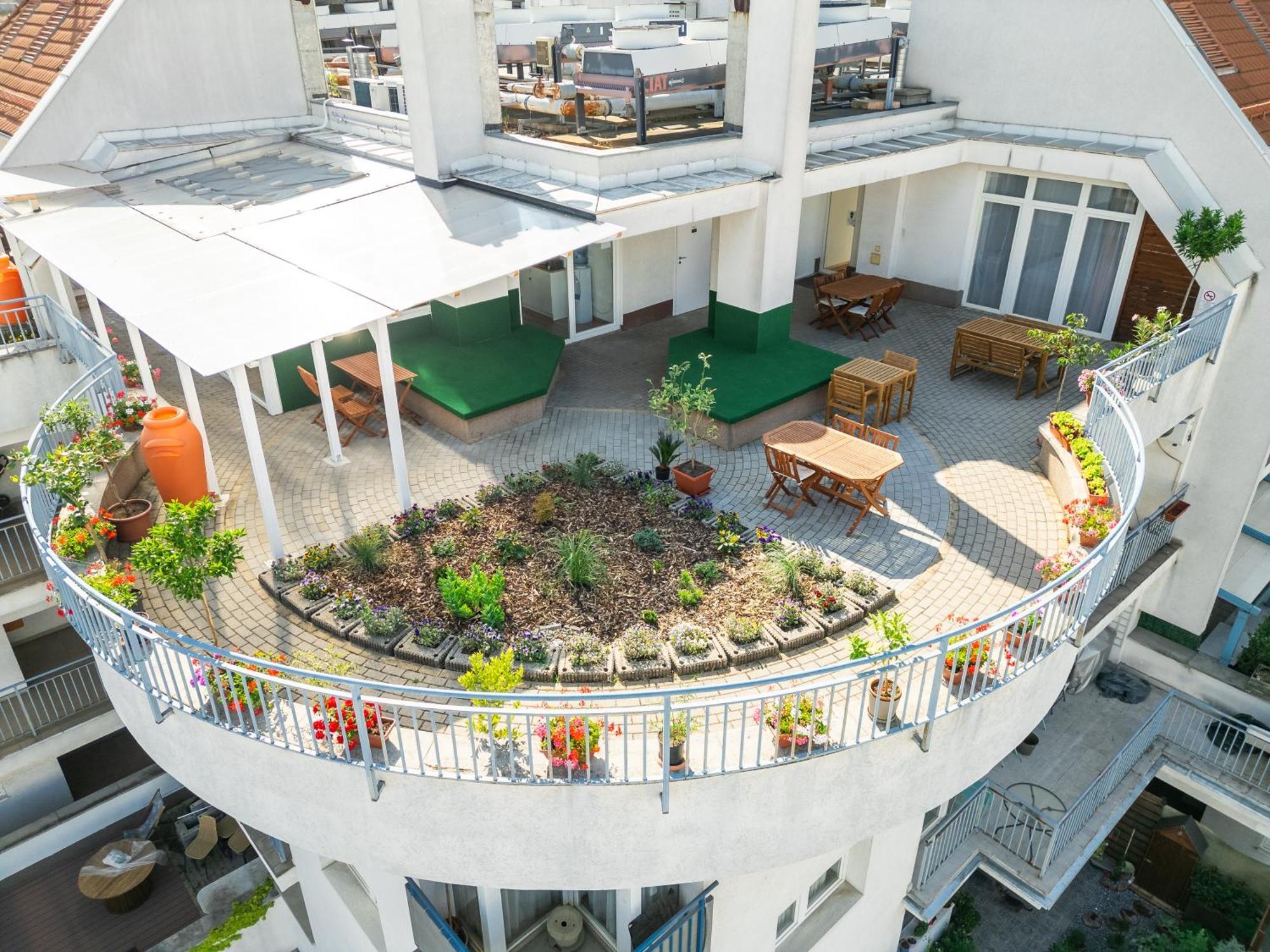 Rooftop City Residence With Deep Garage Budapest Exterior foto